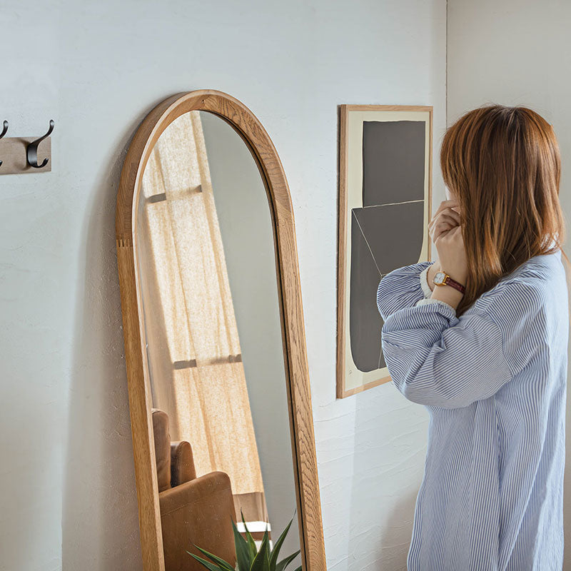 スタンドミラー|ナチュラルアーチで空間を柔らかく広く見せるスタイルミラー