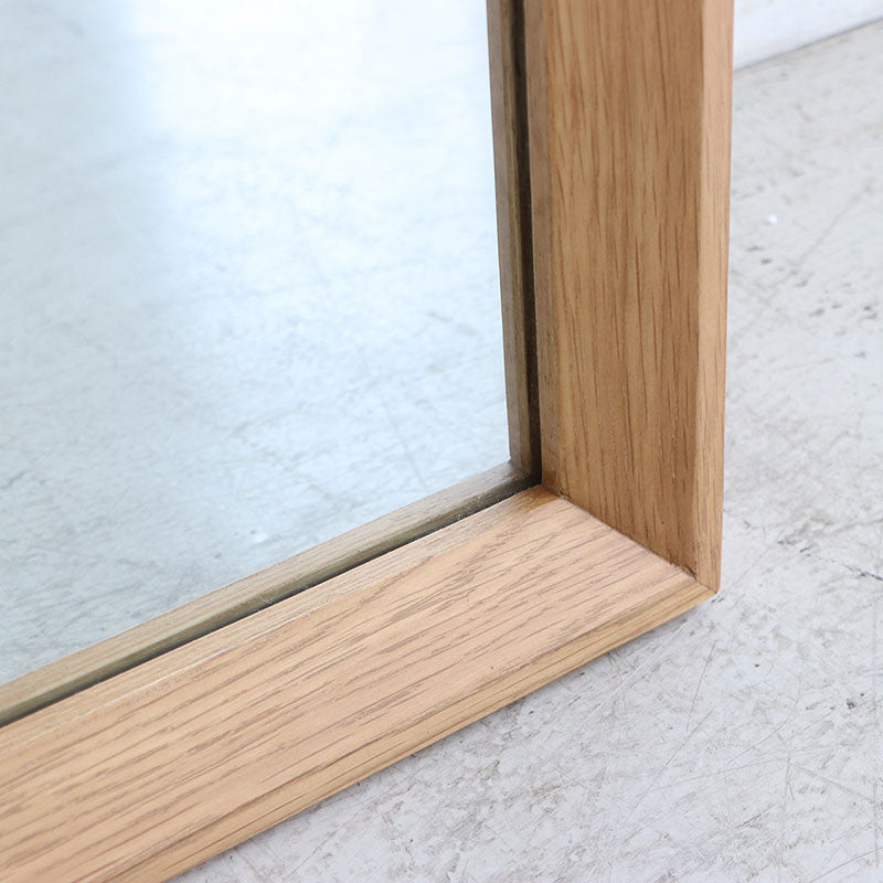 スタンドミラー|ナチュラルアーチで空間を柔らかく広く見せるスタイルミラー