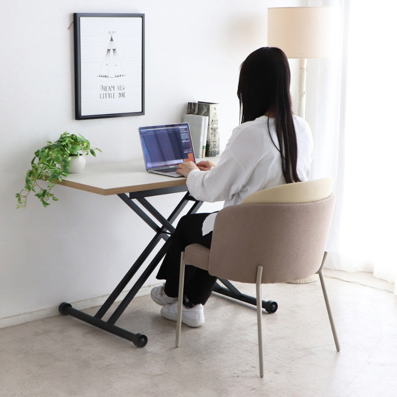 ダイニングチェア 包み込むフォルムが心地よい。都会的なベージュカラーで空間を一新