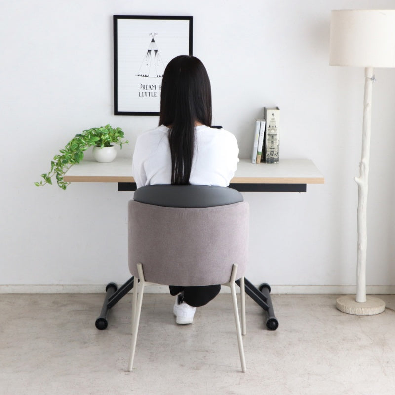 ダイニングチェア 包み込むフォルムが心地よい。都会的なベージュカラーで空間を一新