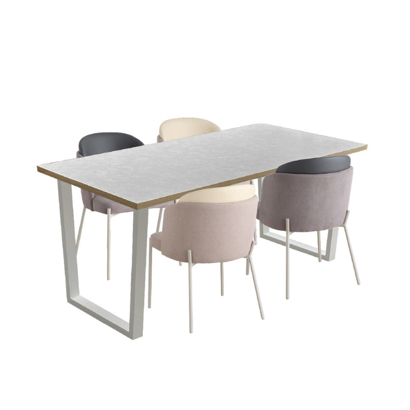 ダイニングチェア 包み込むフォルムが心地よい。都会的なベージュカラーで空間を一新