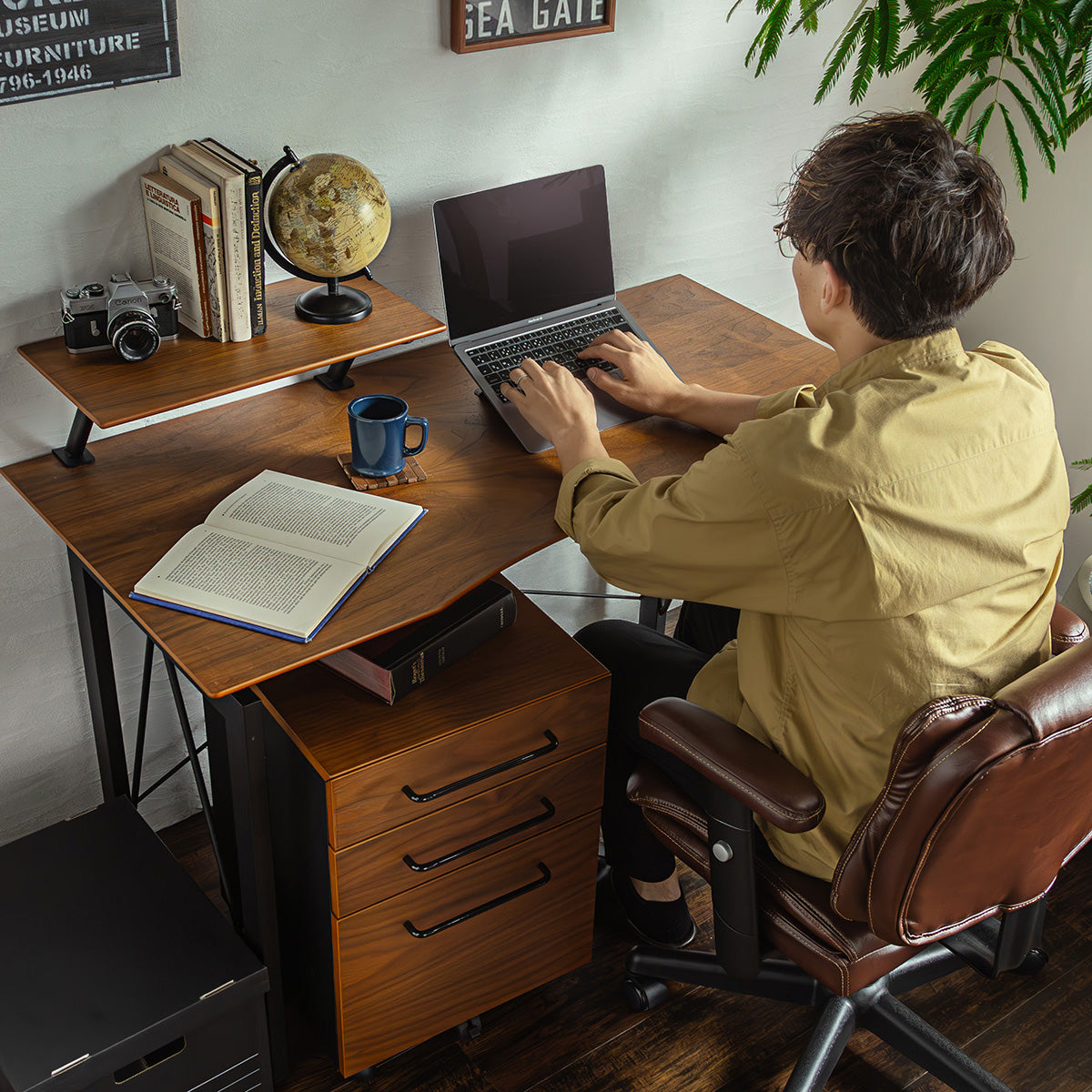 デスク 幅120cm ウォールナット×スチールで高級感ある仕事空間へ