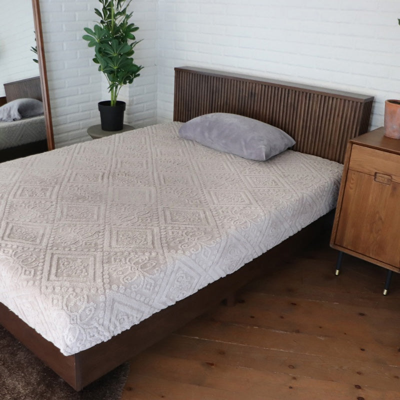 ベッドフレーム 3サイズ展開|格子ヘッド×天然木で寝室を上質に整える シングル~ダブル