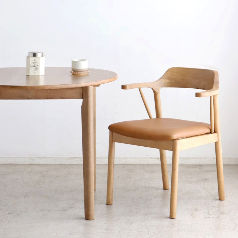 アームチェア 肘掛けをテーブルに浮かせて床掃除スムーズ 美しさと座り心地を両立した一脚 ダイニング