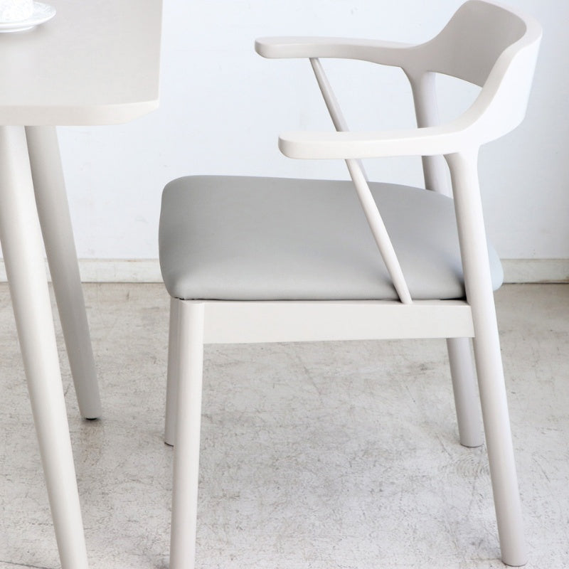 アームチェア 肘掛けをテーブルに浮かせて床掃除スムーズ 美しさと座り心地を両立した一脚 ダイニング