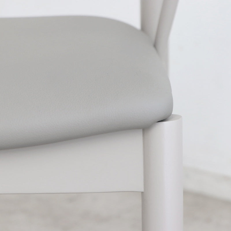 アームチェア 肘掛けをテーブルに浮かせて床掃除スムーズ 美しさと座り心地を両立した一脚 ダイニング