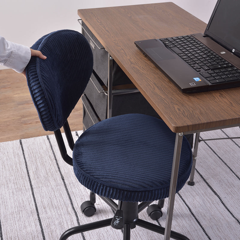 シンプルなデザインでさまざまなシーンで活躍するデスクチェア