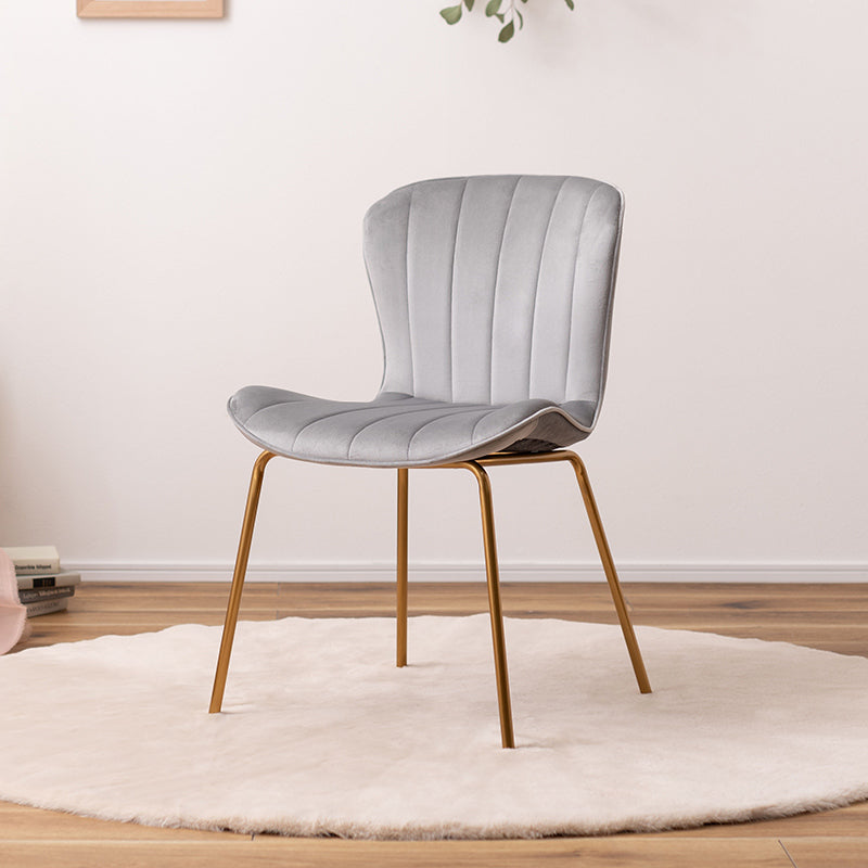 ベロア調の生地×アンティークゴールド脚のチェア