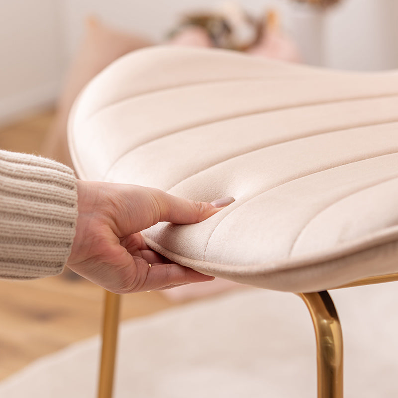 ベロア調の生地×アンティークゴールド脚のチェア