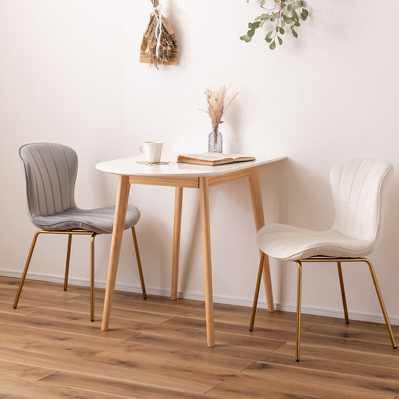 ベロア調の生地×アンティークゴールド脚のチェア