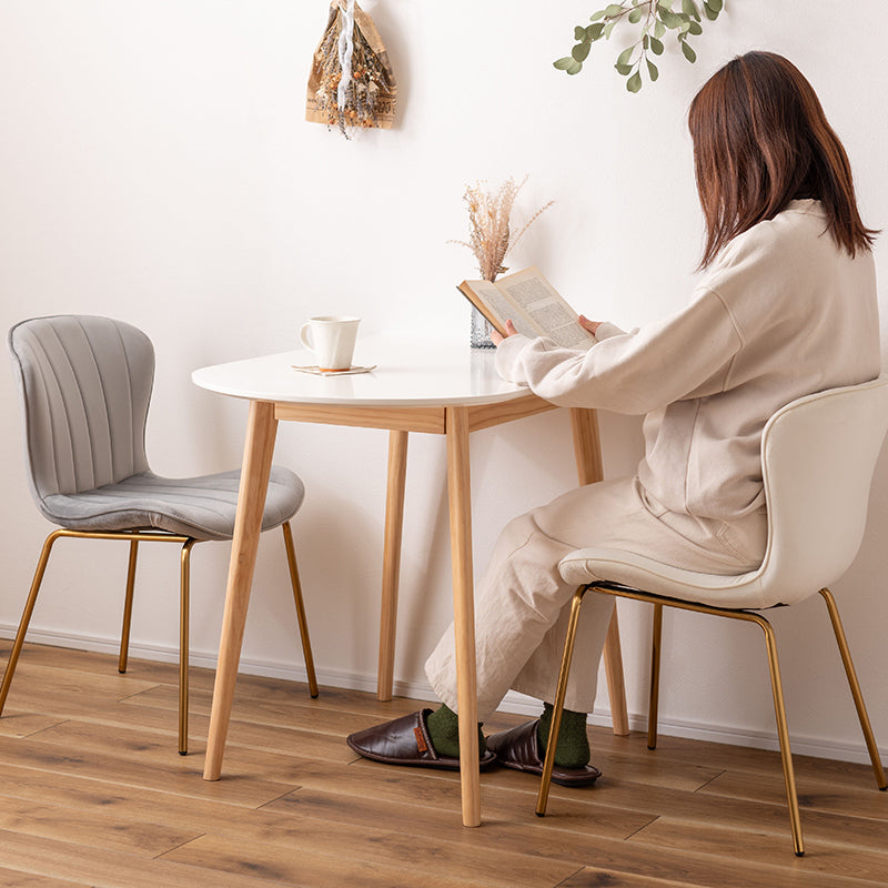 ベロア調の生地×アンティークゴールド脚のチェア