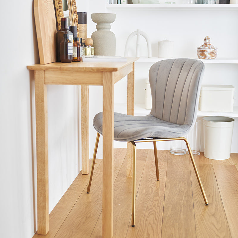 ベロア調の生地×アンティークゴールド脚のチェア