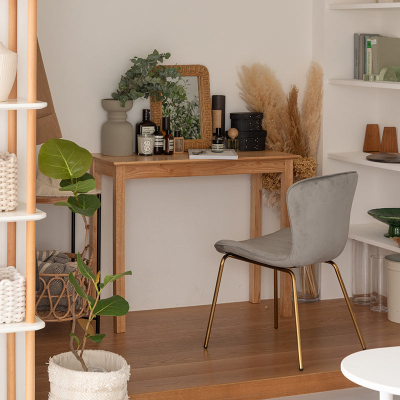 ベロア調の生地×アンティークゴールド脚のチェア