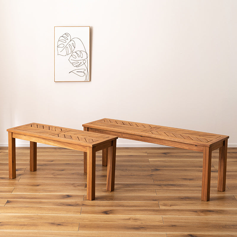 木材の組み合わせでヘリンボーンのような柄を表現したベンチ