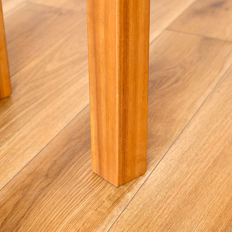 木材の組み合わせでヘリンボーンのような柄を表現したベンチ