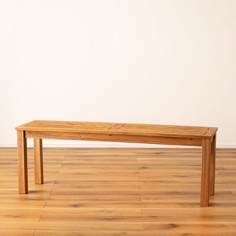 木材の組み合わせでヘリンボーンのような柄を表現したベンチ