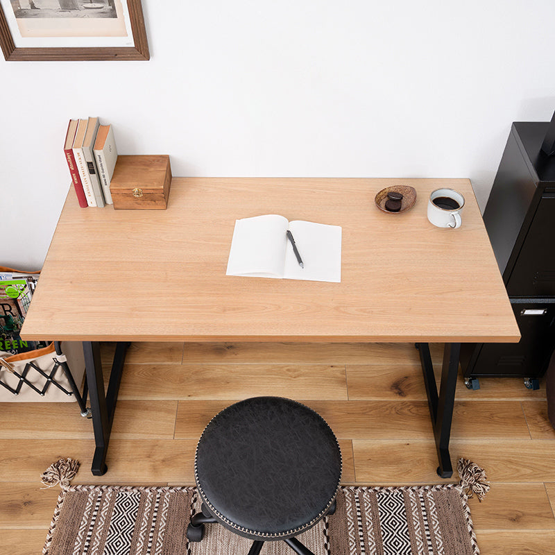 オフィスデスク 存在感のある尖ったデザインが特徴のZ型脚