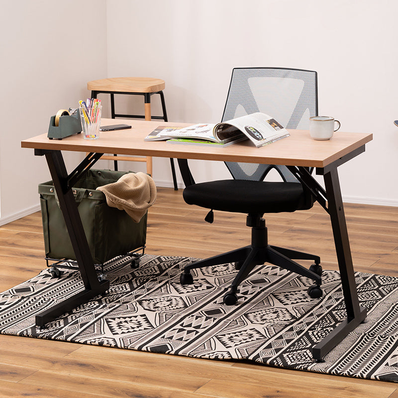 オフィスデスク 存在感のある尖ったデザインが特徴のZ型脚