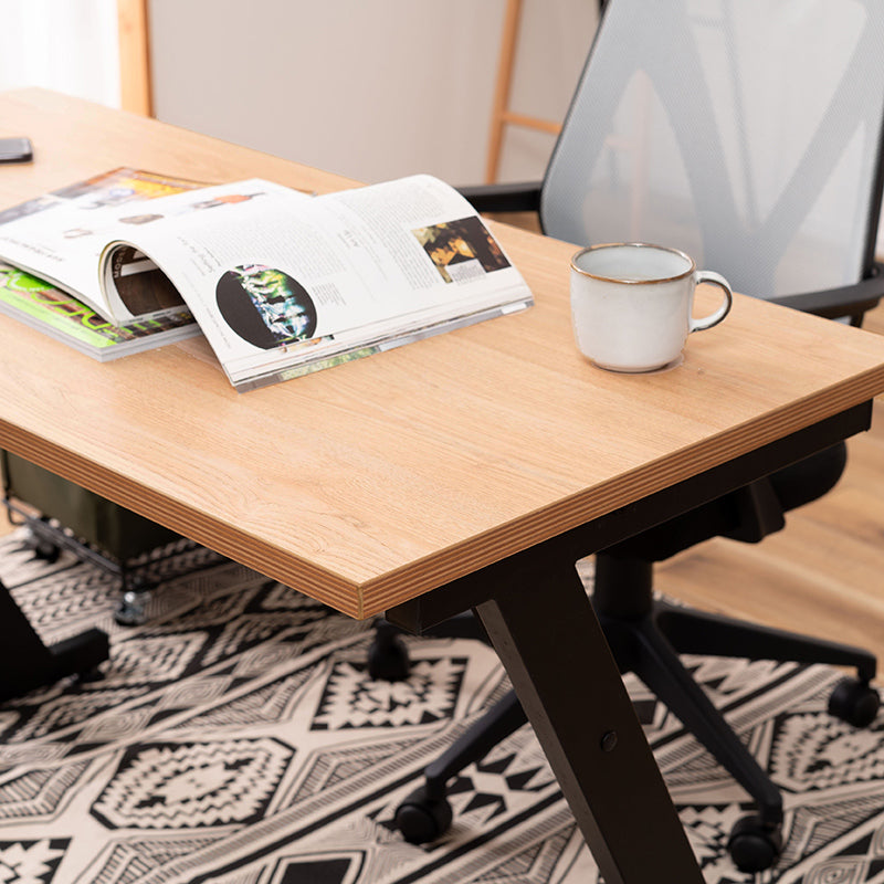 オフィスデスク 存在感のある尖ったデザインが特徴のZ型脚