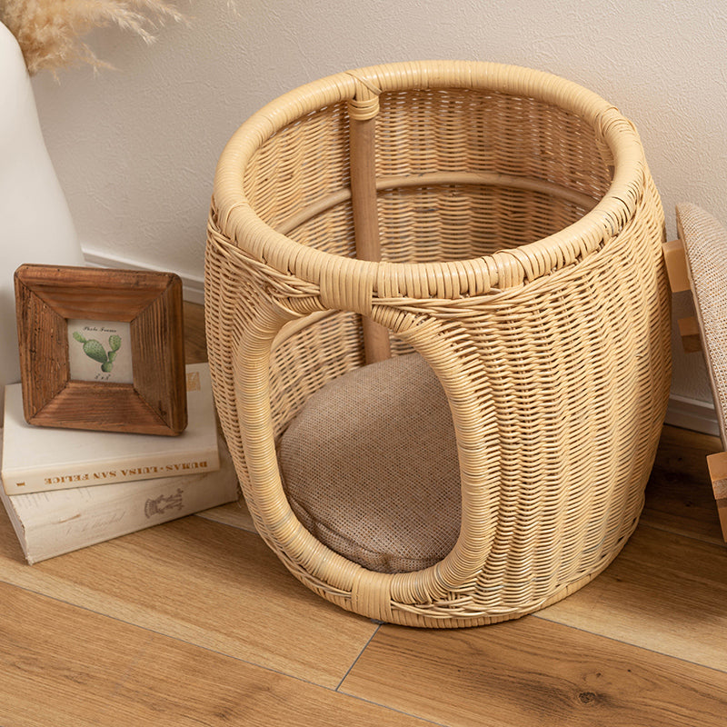 入ったり乗ったり座ったりとペットの可愛らしい姿を楽しむことができるスツール