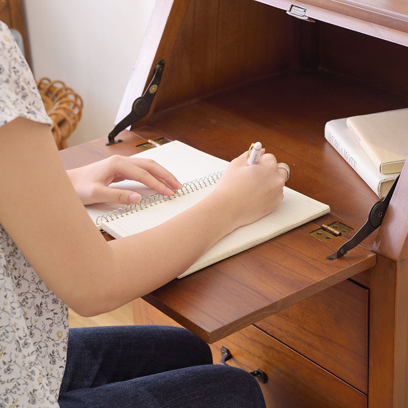 ライティングチェスト 天然木の豊かな風合いと統一感のある黒アイアンが特徴