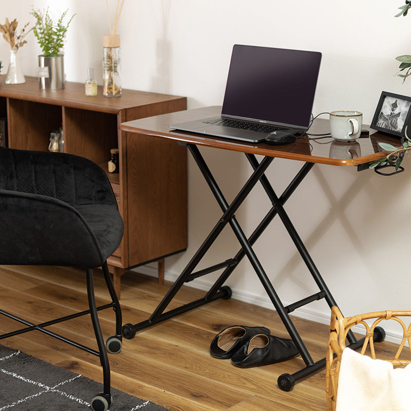 レトロを感じさせる光沢のある天板が特徴の昇降テーブル