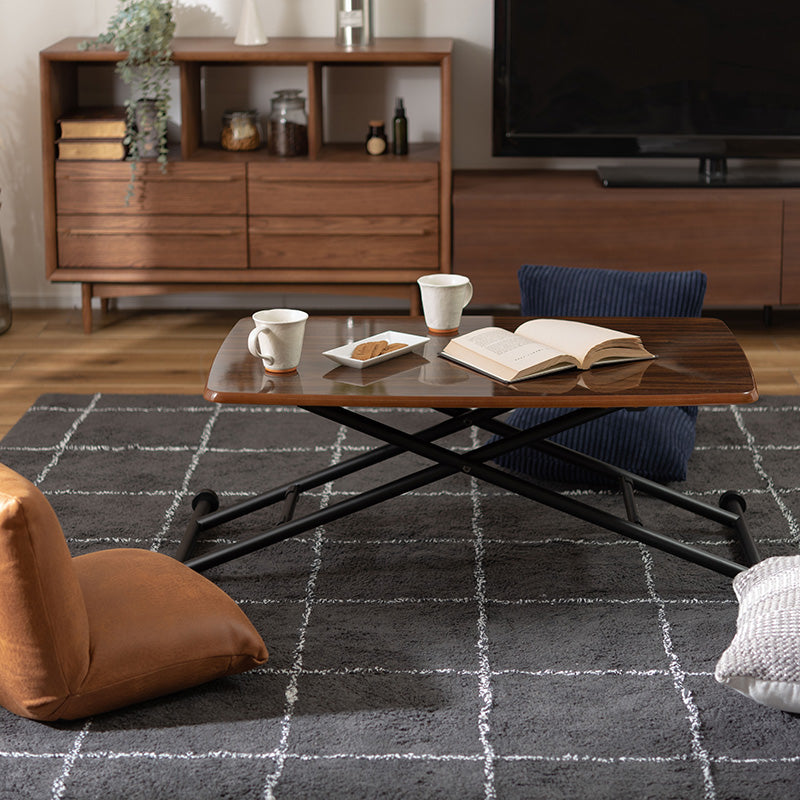 レトロを感じさせる光沢のある天板が特徴の昇降テーブル