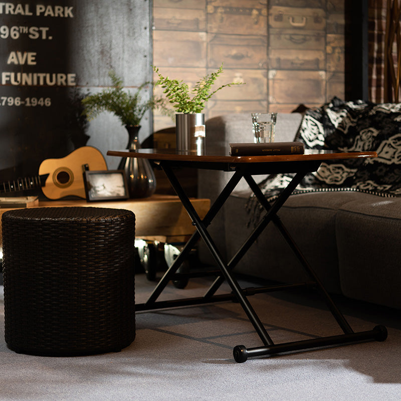 レトロを感じさせる光沢のある天板が特徴の昇降テーブル