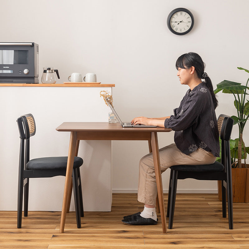 シンプルなスクエアテーブル 省スペース向け 1人~2人用ダイニング