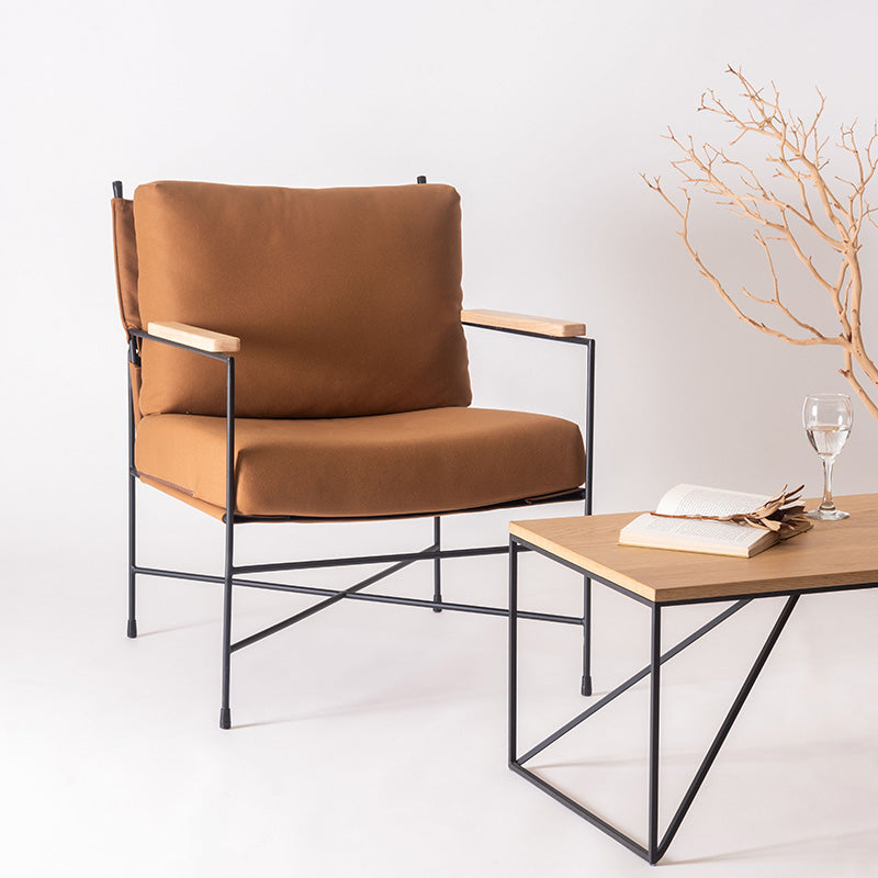 レザー風ファブリックと天然木アームが映えるラウンジチェア 1人掛けソファ