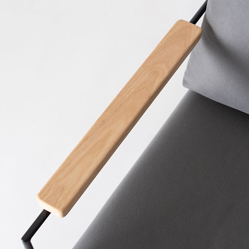 レザー風ファブリックと天然木アームが映えるラウンジチェア 1人掛けソファ