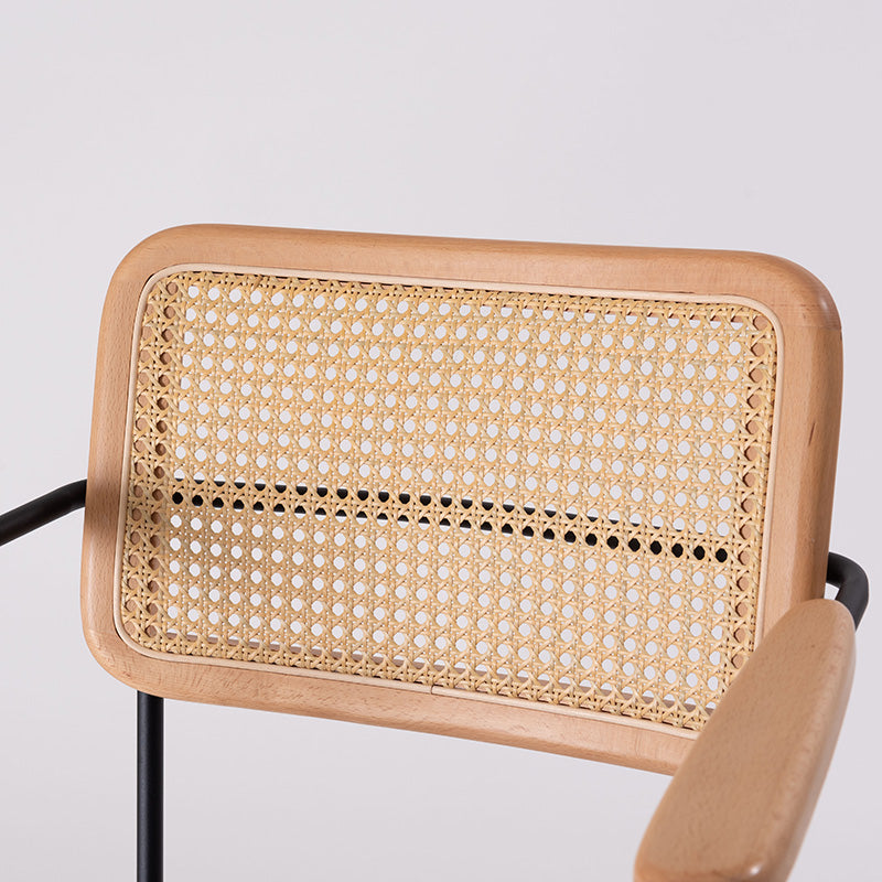 背面に抜け感のある人工ラタンを使用したデスクチェア オフィスチェア