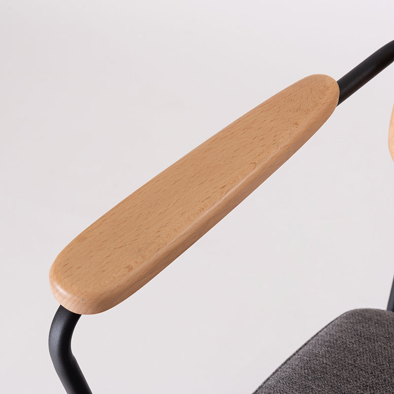 背面に抜け感のある人工ラタンを使用したデスクチェア オフィスチェア