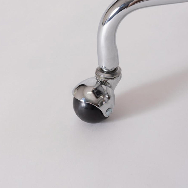 背面に抜け感のある人工ラタンを使用したデスクチェア オフィスチェア