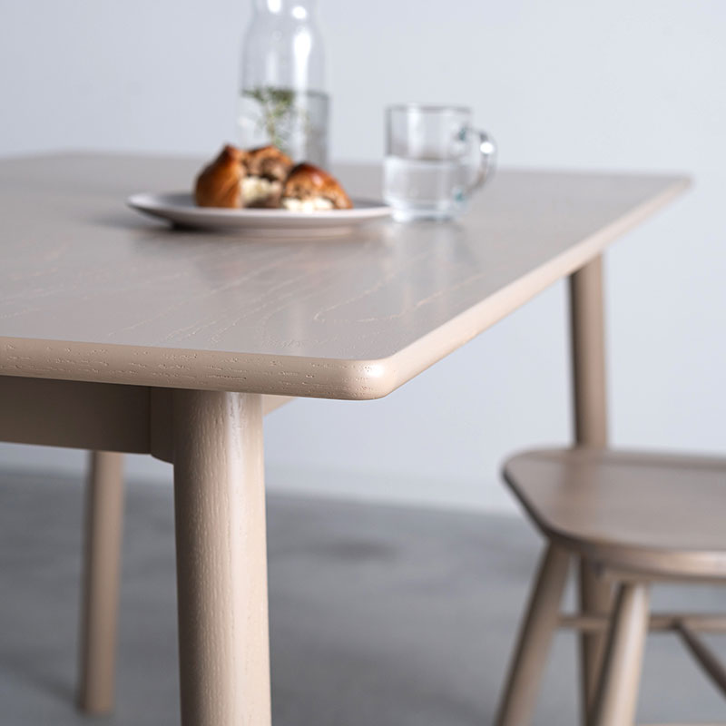 角を無くし丸みを帯びたフォルムのダイニングテーブル 幅150cm 4人用