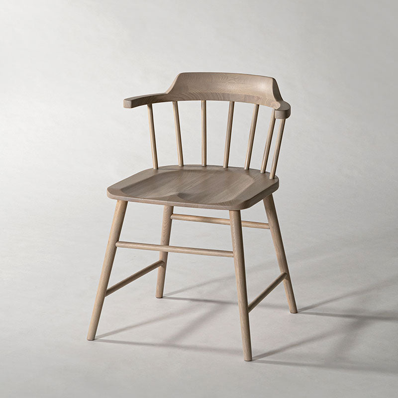 ファンバック ウィンザーチェア ハの字に広がった脚の伝統的なフォルム