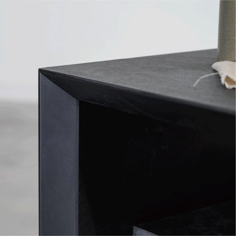 モルタル調の石目柄を施したリビングテーブル