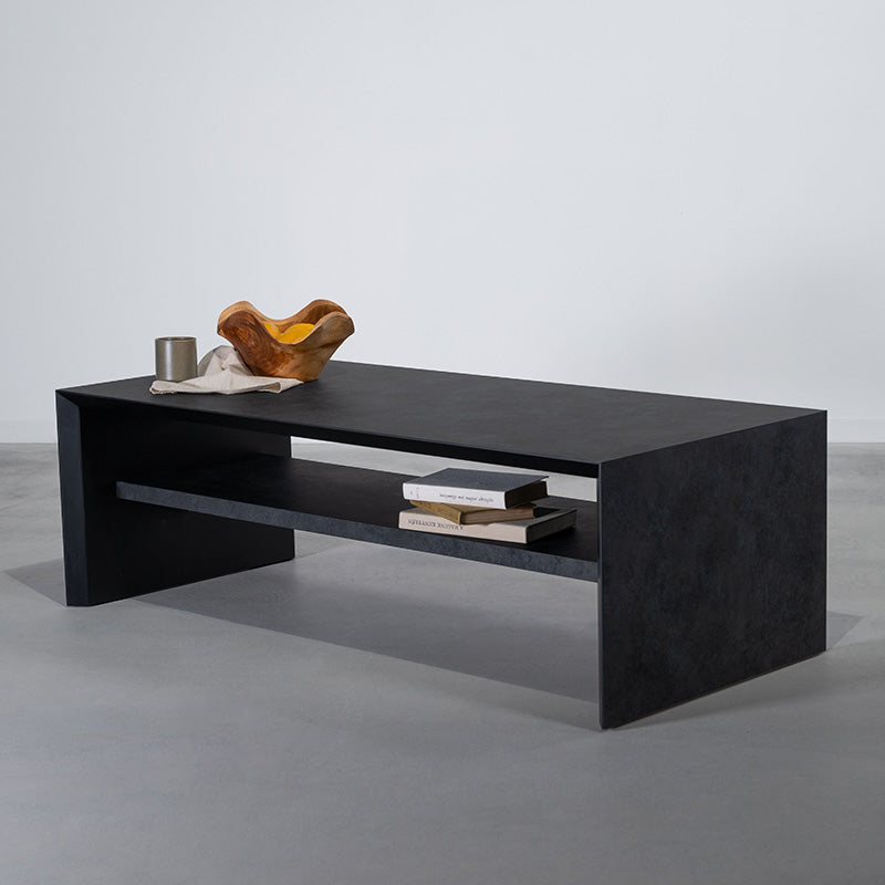 モルタル調の石目柄を施したリビングテーブル