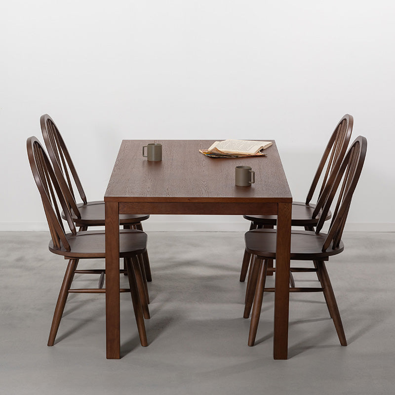 エッジの効いた直線的で普遍的なデザインのダイニングテーブル 幅150cm