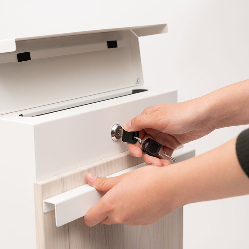 シンプルデザインのメールボックス