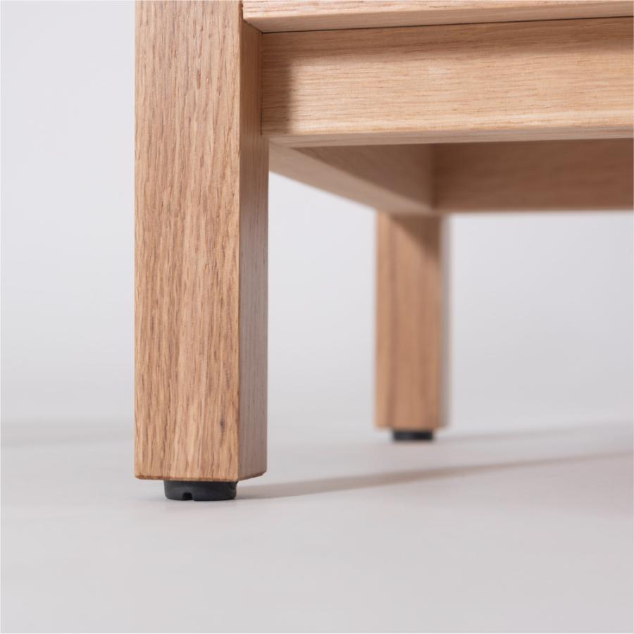 シンプルでスクエアなデザインのローボード