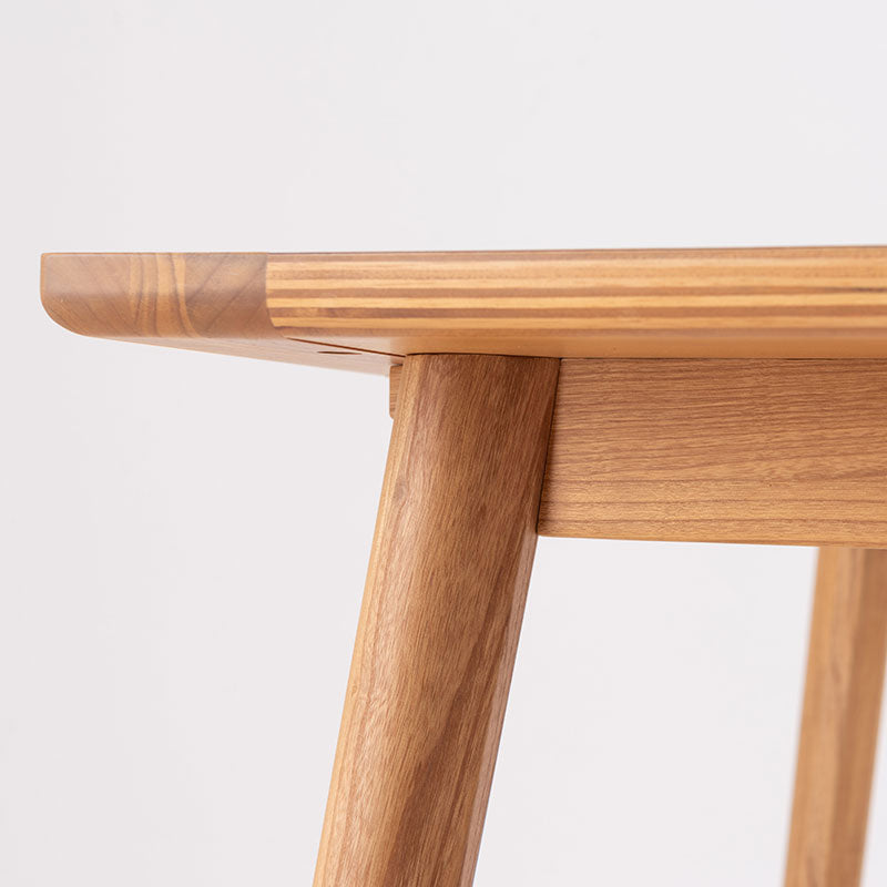 モルタル調の天板にきれいな木目が特徴のスンカイ材を組み合わせ ダイニングテーブル 幅136cm