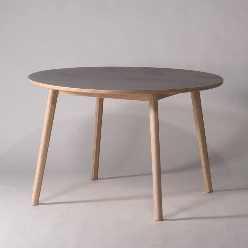 モルタル調の天板にきれいな木目が特徴のスンカイ材を組み合わせ 円形ダイニングテーブル 直径114cm 丸テーブル