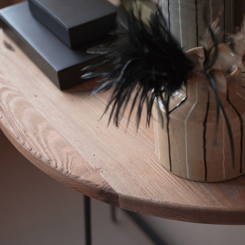 古材を使用した、天然素材の風合いを感じられるコンソール