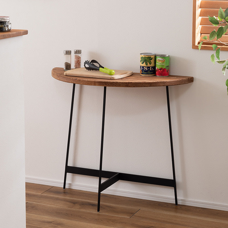 古材を使用した、天然素材の風合いを感じられるコンソール