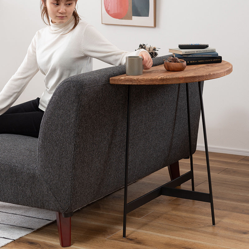 古材を使用した、天然素材の風合いを感じられるコンソール