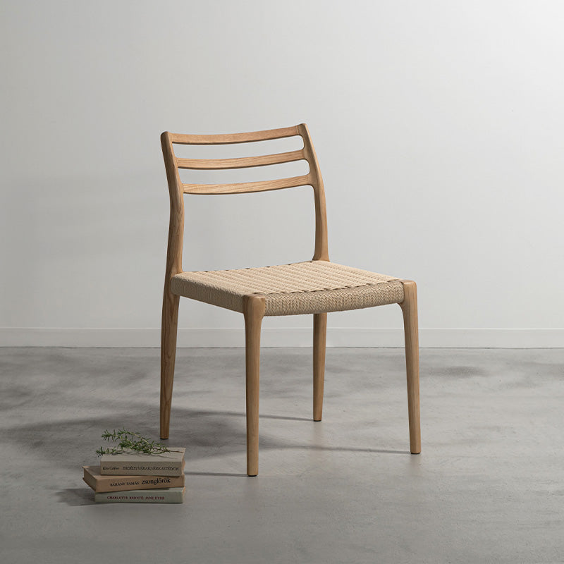 ペーパーコードを使用したダイニングチェア