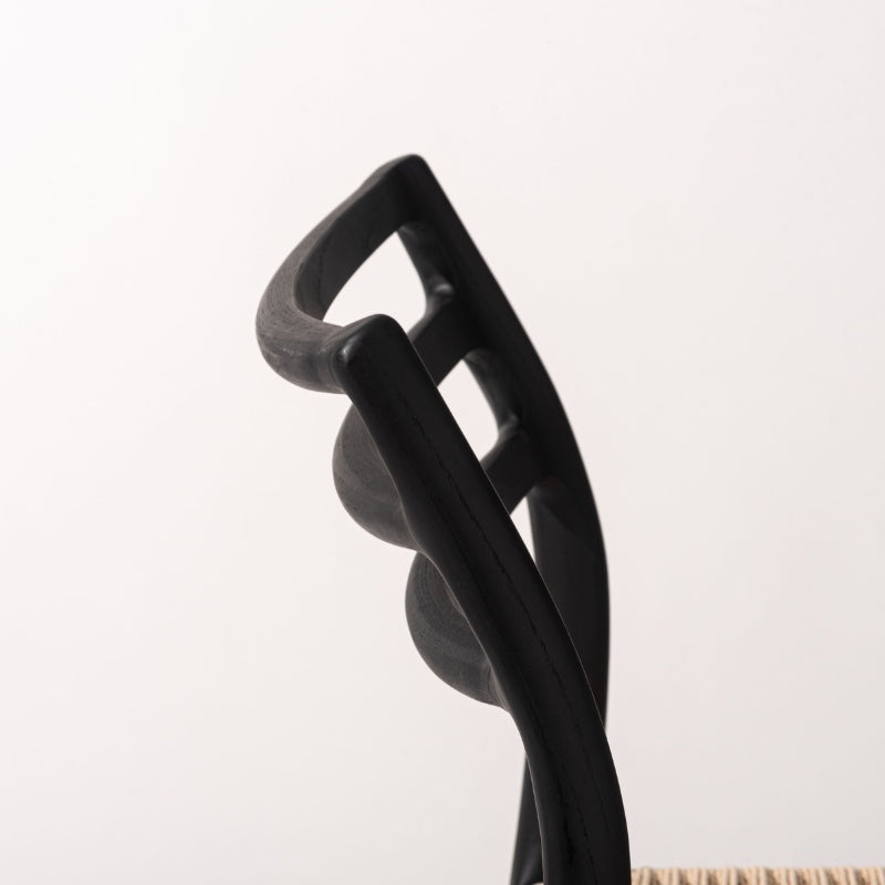 ペーパーコードを使用したダイニングチェア