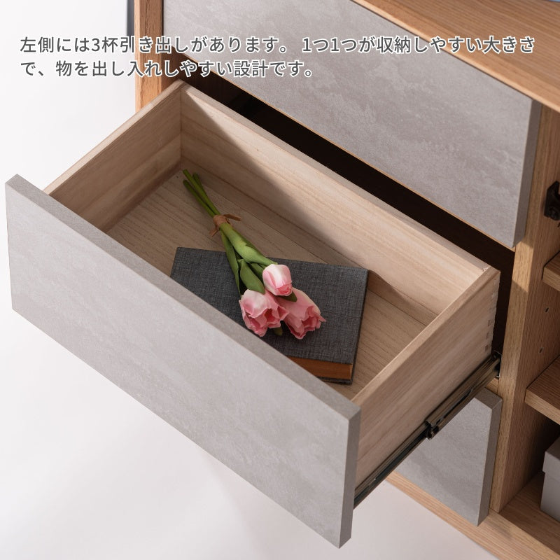 直線的なラインでシンプルなフォルムのサイドボード