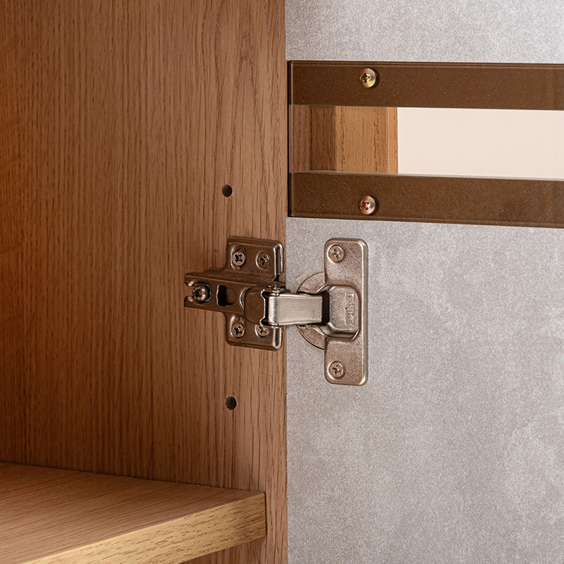 直線的なラインでシンプルなフォルムのサイドボード